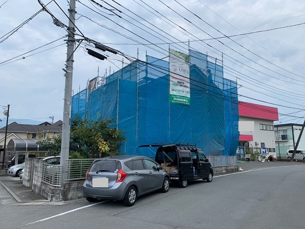 長野県塩尻市　外壁塗装・付帯部塗装　足場の設置～養生まで　飛散防止ネットの役割
