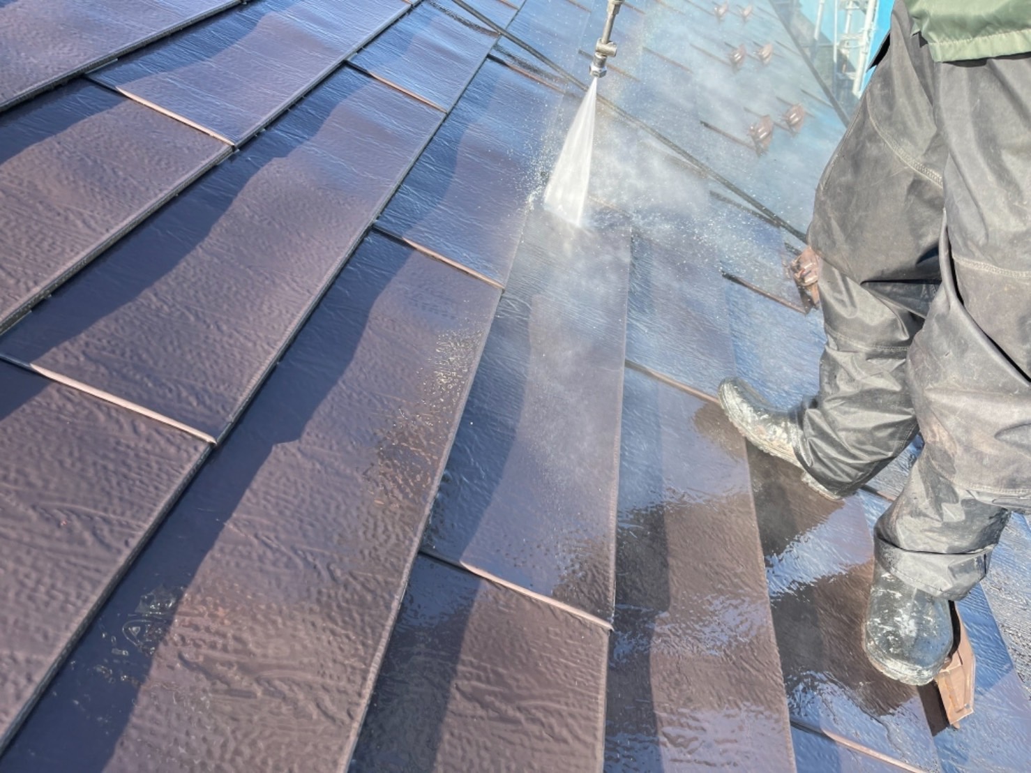 長野県松本市　H様邸　外壁・屋根塗装工事　足場組み立て設置と高圧洗浄を行いました！