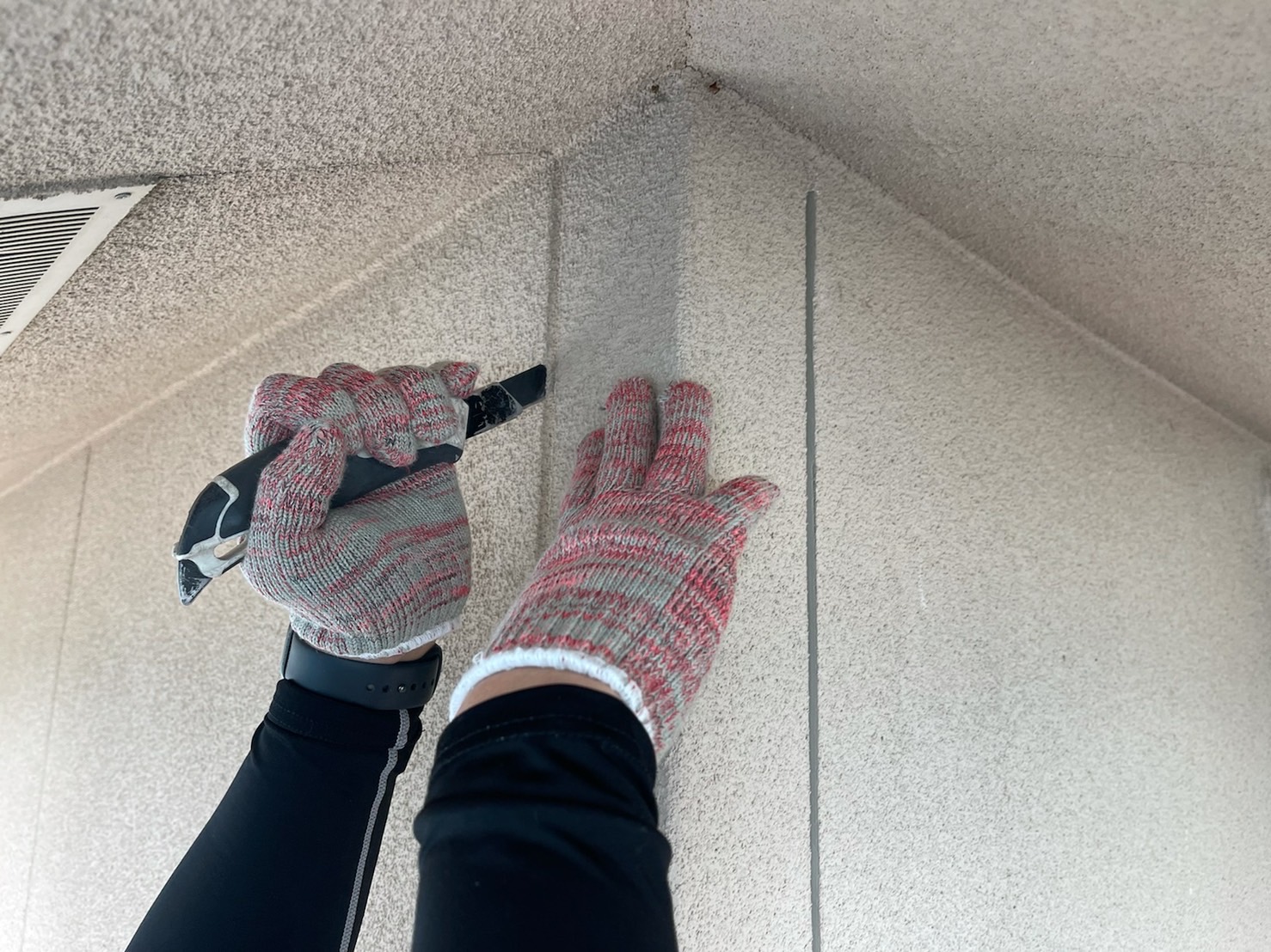 長野県塩尻市　M様邸　外壁・屋根塗装工事　目地コーキングの打ち替えを行いました！