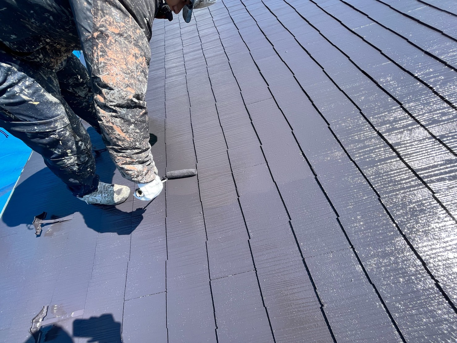 長野県諏訪市　外壁・屋根塗装工事　屋根の中塗り～上塗り　スーパーシャネツサーモ