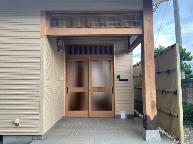 長野県松本市　H様邸　外壁塗装工事　木部のあく洗い