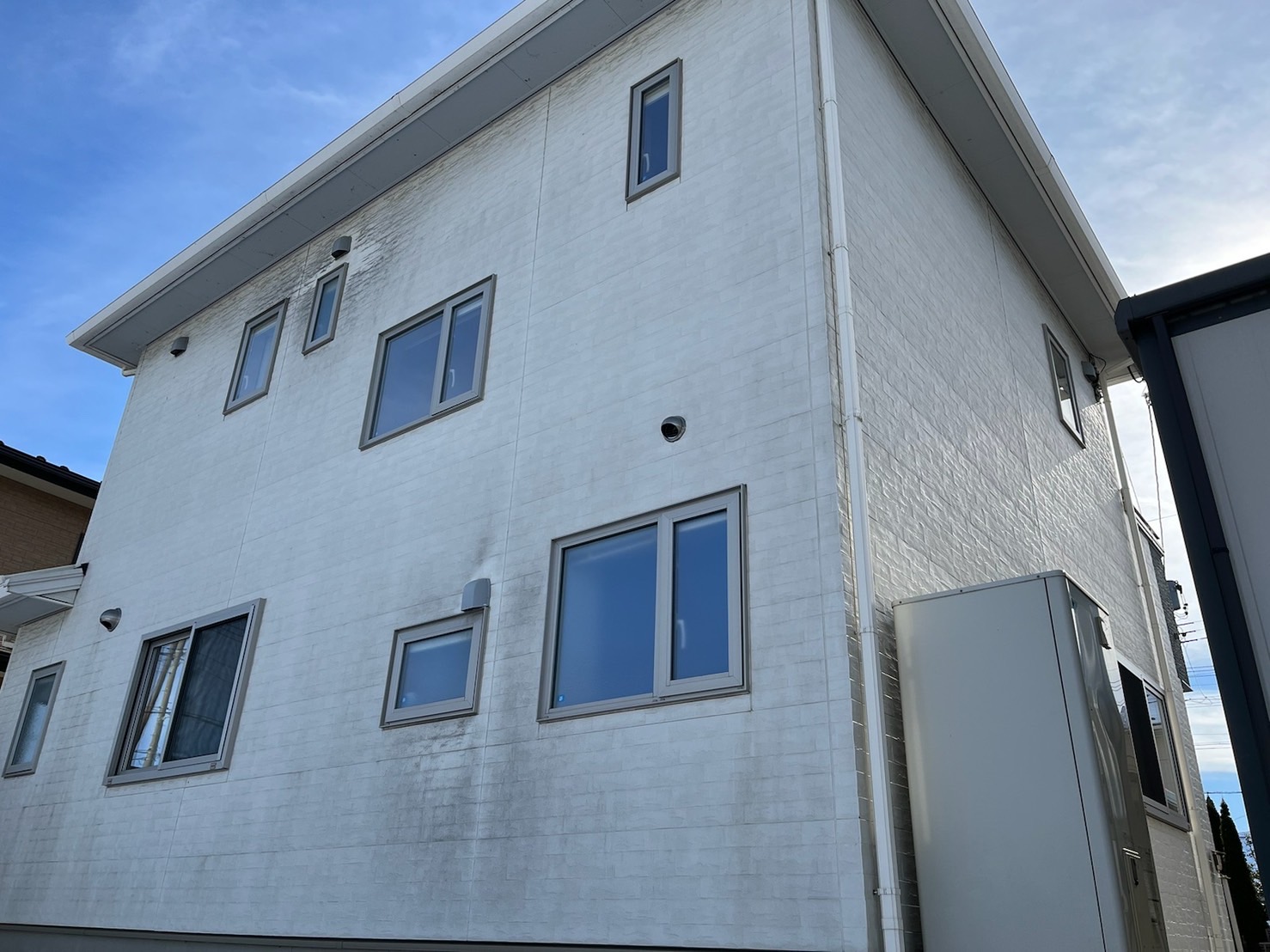 長野県茅野市　M様邸　屋根・外壁塗装工事　外壁塗装の施工前と施工後　汚れの目立ちは塗り替えのサイン！