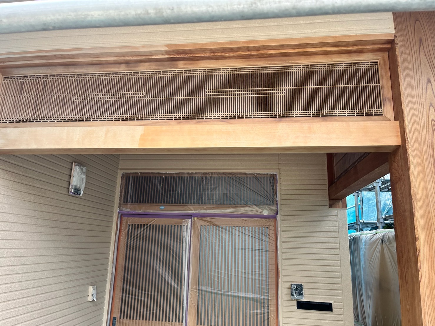 長野県松本市　H様邸　外壁塗装工事　木部の汚れやシミはあく洗いできれいに！