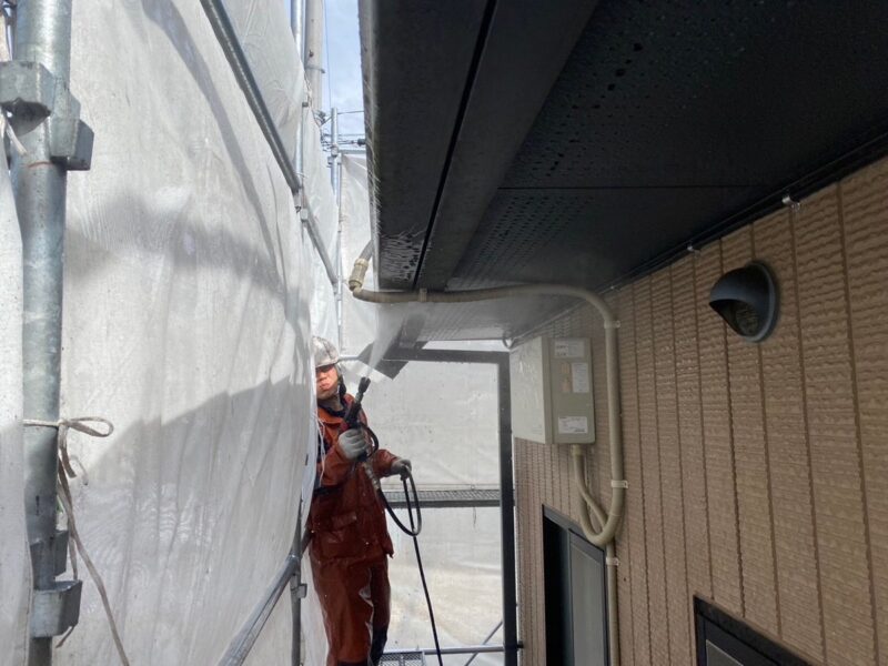 長野県上伊那郡　O様邸　屋根・外壁塗装工事　外壁の高圧洗浄作業