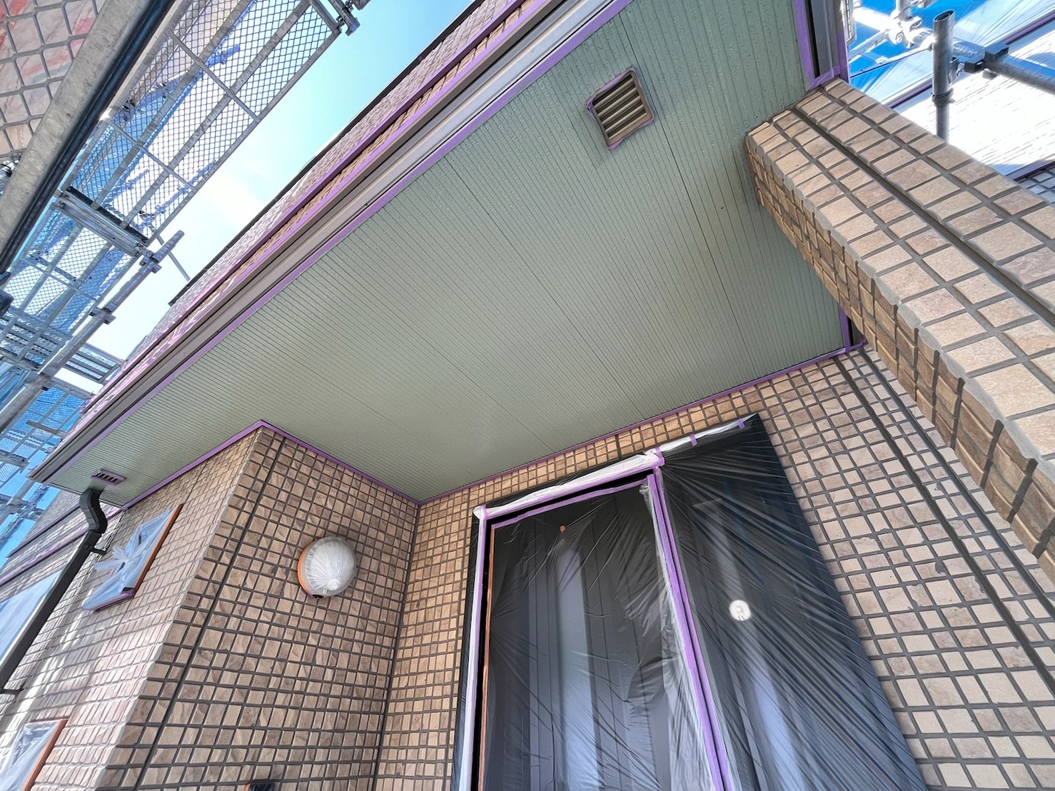 長野県諏訪市　N様邸　屋根・外壁塗装工事　付帯部　上げ裏と基礎の塗装