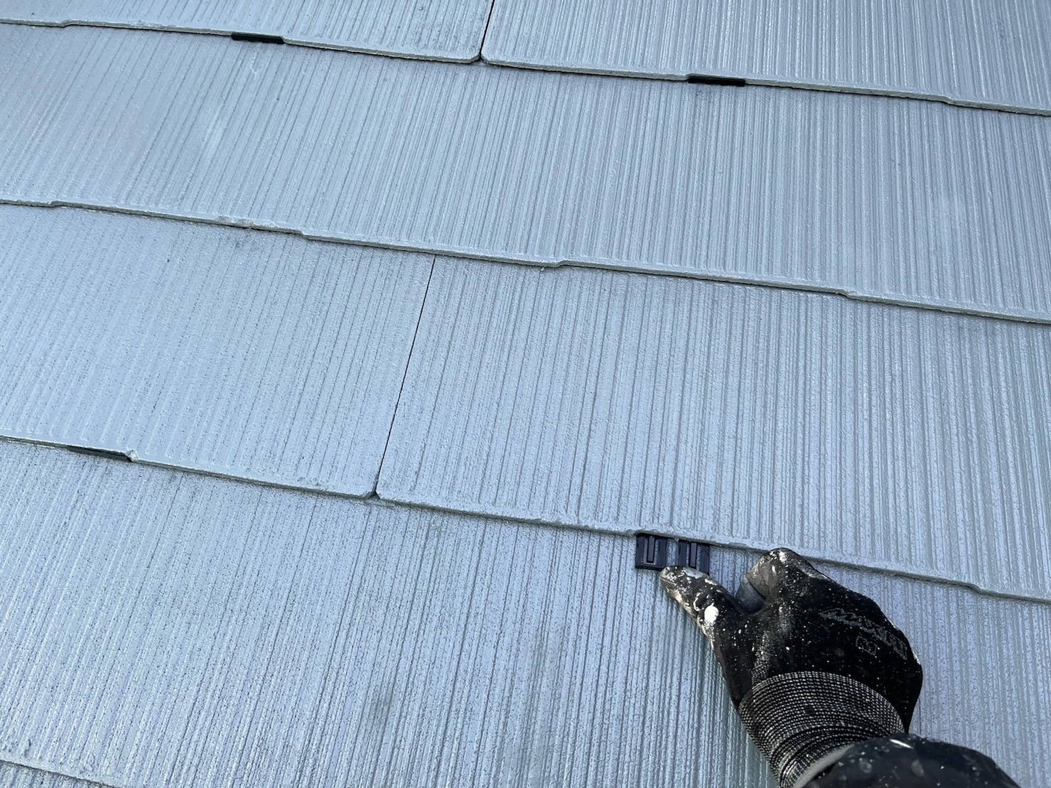 屋根塗装の「縁切り」とはどんな工程？