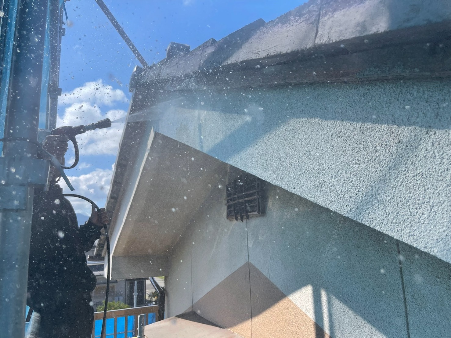 長野県塩尻市　T様邸　屋根塗装・外壁塗装工事　下地処理　高圧洗浄の目的