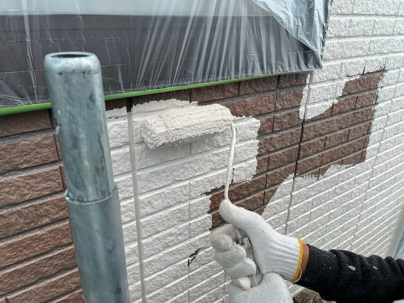 長野県松本市　K様邸　外壁塗装工事　外壁の中塗りとダメ込みの工程
