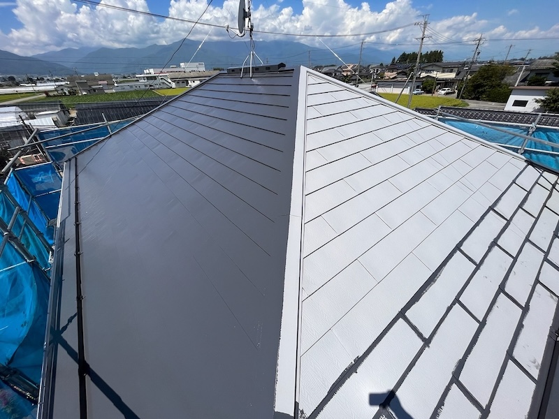 長野県松本市　K様邸　屋根塗装工事　屋根の上塗り スーパーシャネツサーモSi