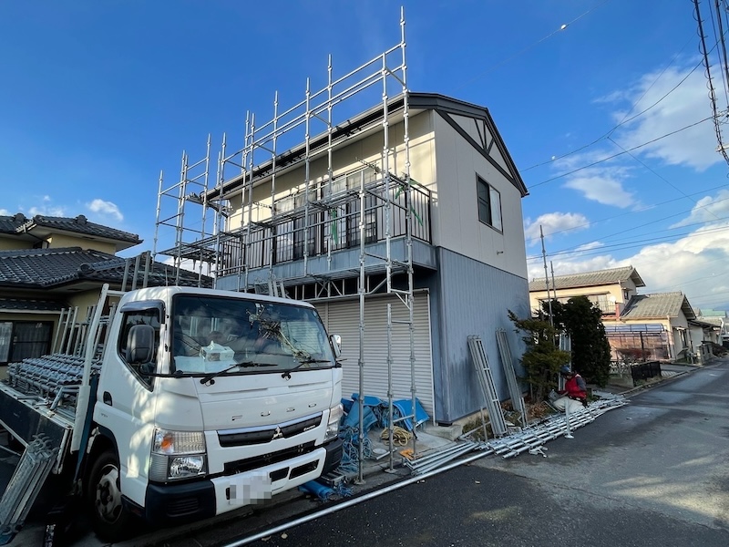 長野県松本市　S様邸　屋根・外壁塗装工事　足場の設置〜高圧洗浄
