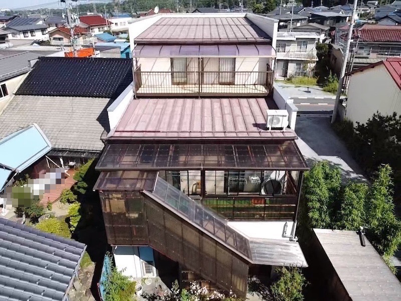 長野県塩尻市｜屋根塗装の施工前と施工後。金属屋根はタイミングが大事！