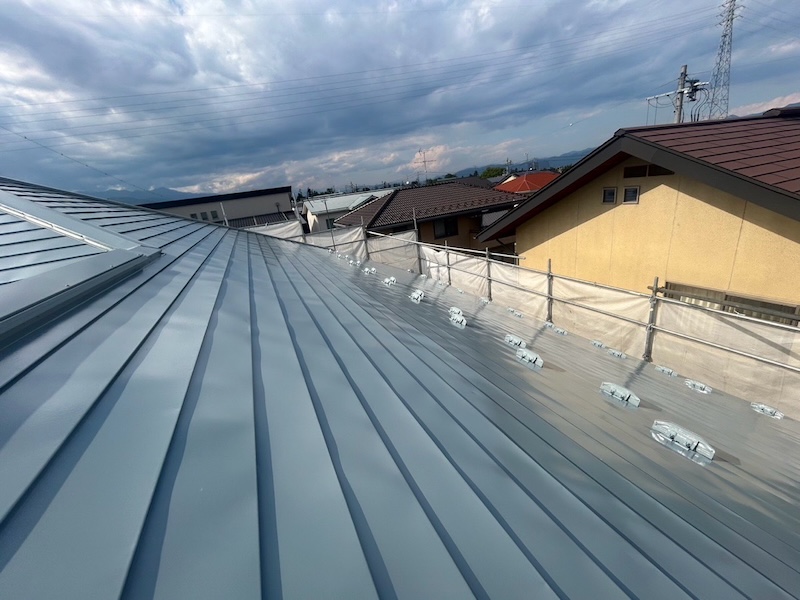 金属屋根の仕上げ スーパーシャネツサーモで塗装しました！｜長野県松本市