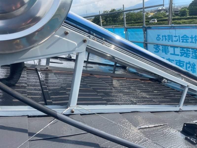 屋根にある谷のメンテナンスと太陽光パネルのある屋根について｜長野県松本市