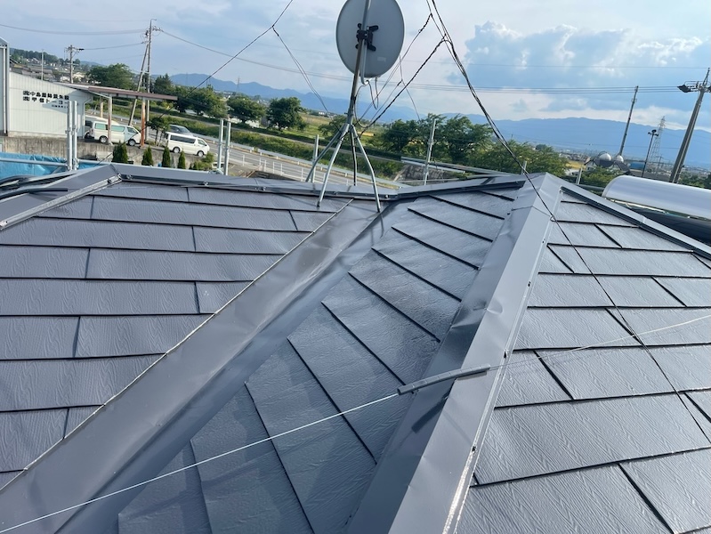 屋根にある谷のメンテナンスと太陽光パネルのある屋根について｜長野県松本市