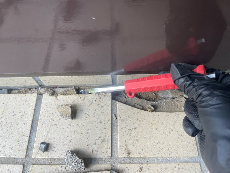 長野県松本市|割れている玄関タイルを補修しました!