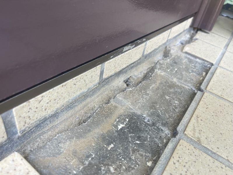 長野県松本市|割れている玄関タイルを補修しました!