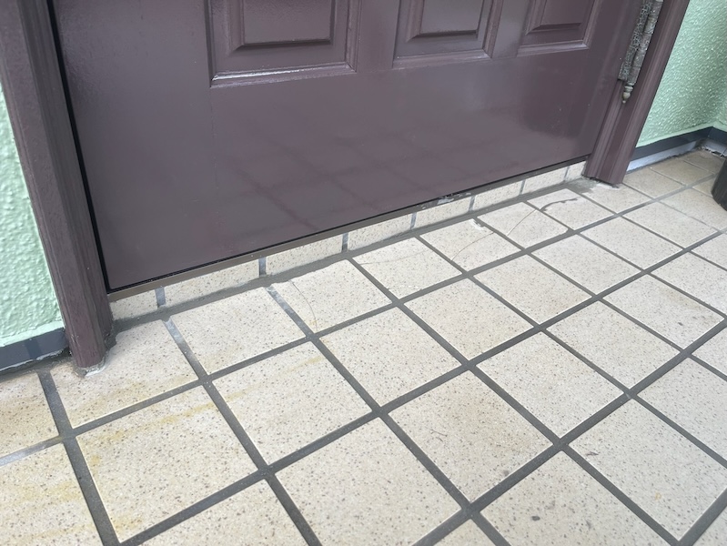 長野県松本市|割れている玄関タイルを補修しました!