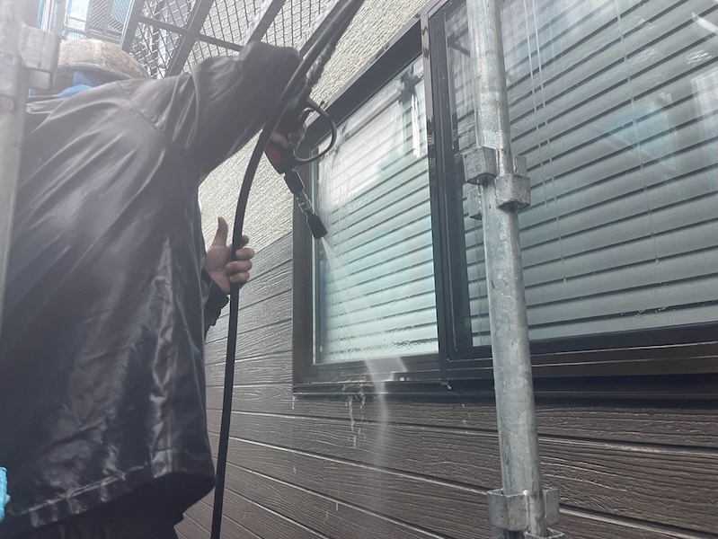 塗装前の高圧洗浄作業。洗浄中の注意点について|長野県上伊那郡辰野町