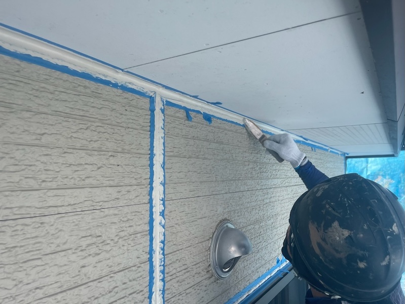 軒天井と外壁の取り合い部 シーリング工事をレポート!|長野県上伊那郡辰野町