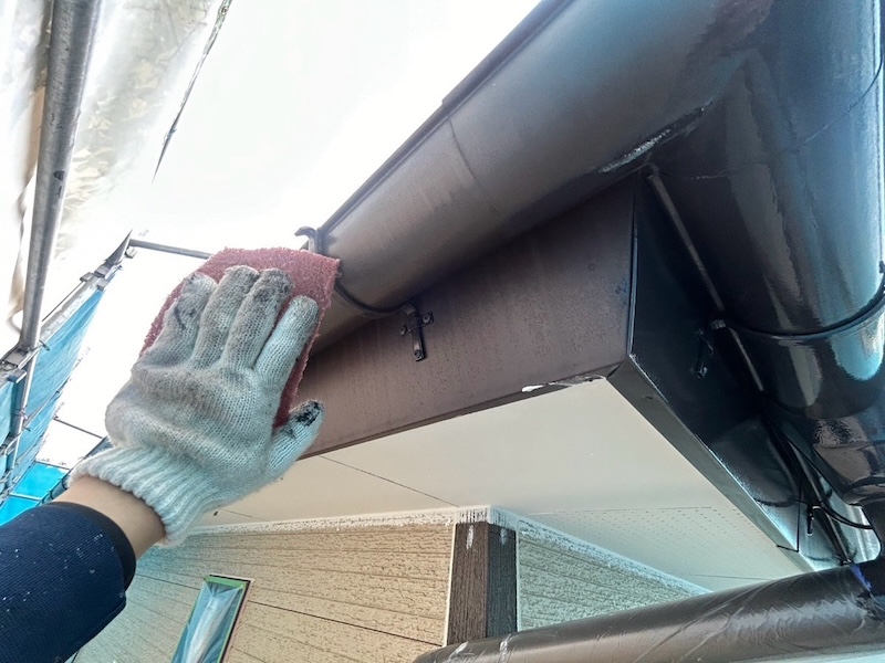 長野県上伊那郡辰野町｜ケレンとはどんな作業？軒樋の下地処理をレポート！