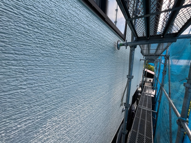 長野県上伊那郡辰野町｜外壁はツートンカラーで塗装しました！付帯部の水切りも塗装