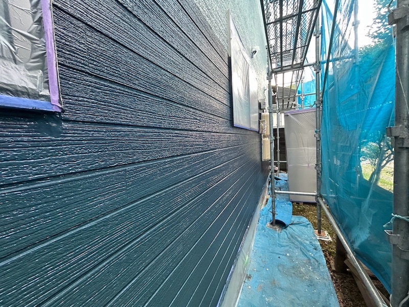 長野県上伊那郡辰野町｜外壁はツートンカラーで塗装しました！付帯部の水切りも塗装