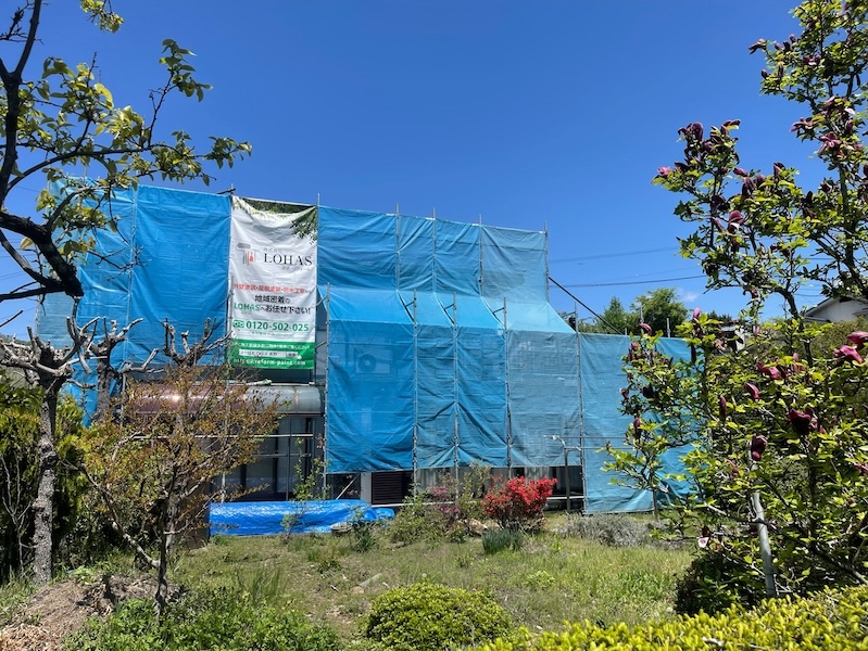 足場の組み立て設置を行いました!ご近所への配慮も徹底しております!|長野県松本市