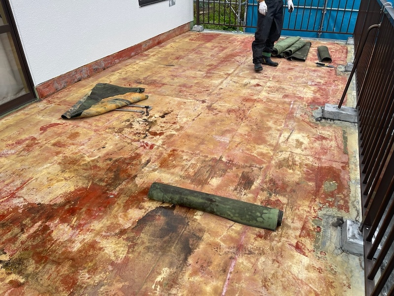 バルコニー防水工事 既存シート防水の撤去作業をレポート!|長野県松本市