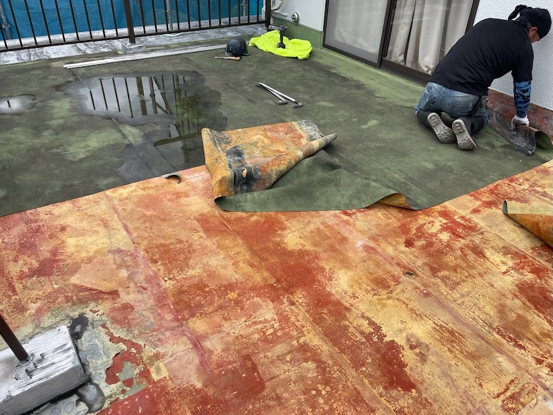 バルコニー防水工事 既存シート防水の撤去作業をレポート!|長野県松本市