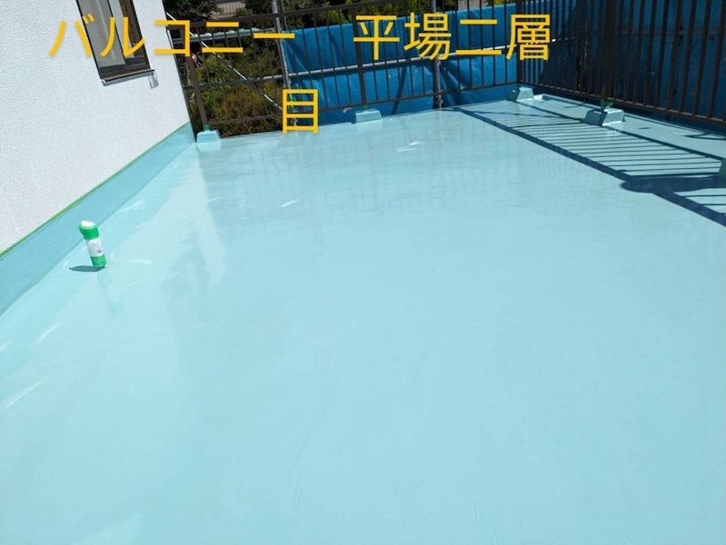 長野県松本市|バルコニー防水工事 ウレタン防水材二層目を塗布しました