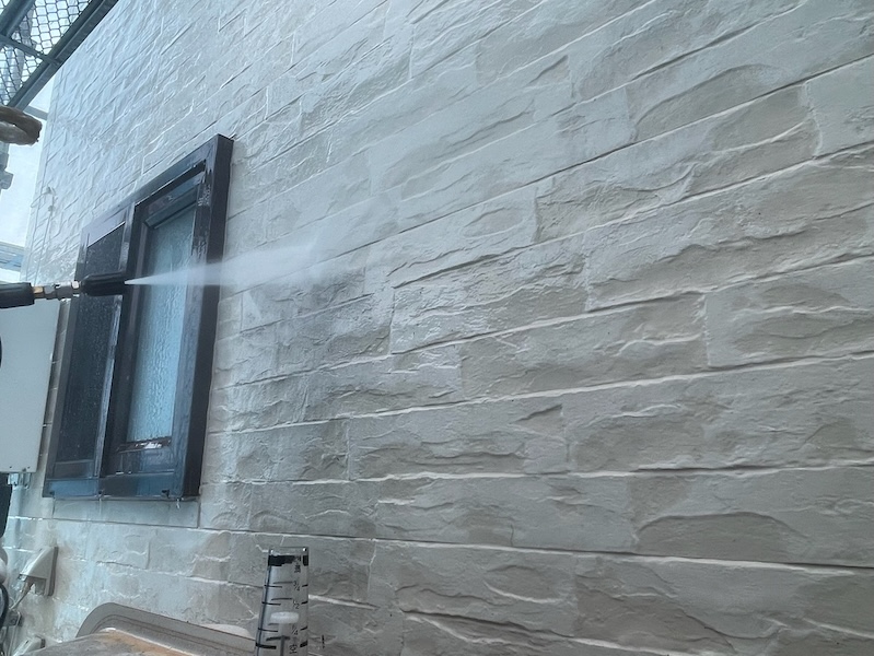 屋根の洗浄作業 谷は雨漏りにご注意!洗浄中に気をつけていただきたいポイント|長野県松本市