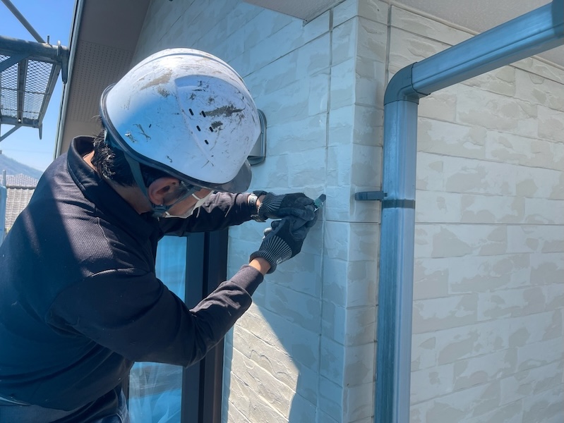 長野県松本市|窯業系サイディング 目地コーキングの打ち替え、コーキングの役割について