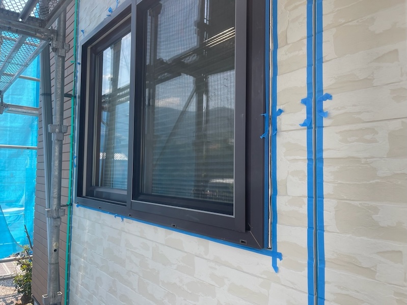 窓まわりのコーキング増し打ちと取り合い部のコーキング打ちを行いました!|長野県松本市