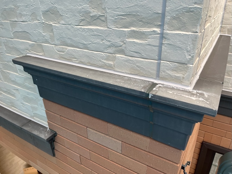 窓まわりのコーキング増し打ちと取り合い部のコーキング打ちを行いました!|長野県松本市