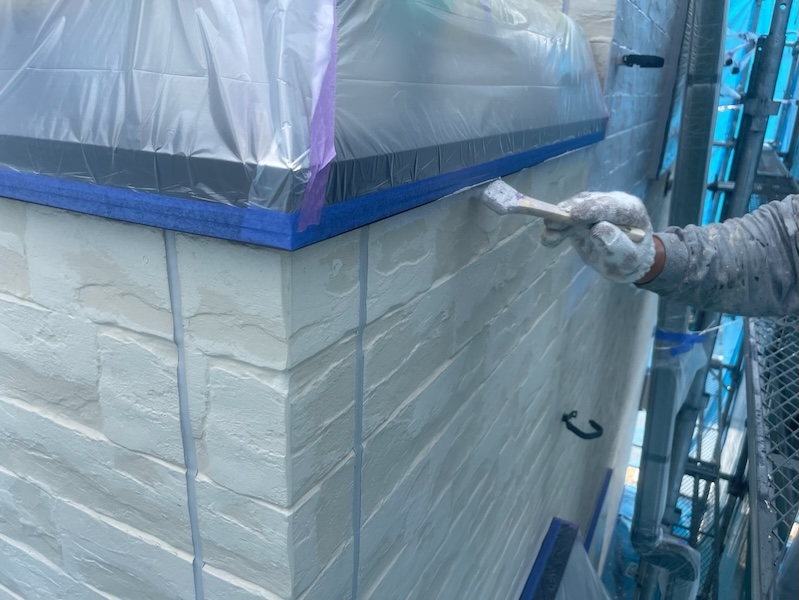 外壁塗装の中塗りと上塗り工程、外壁の塗り回数について|長野県松本市