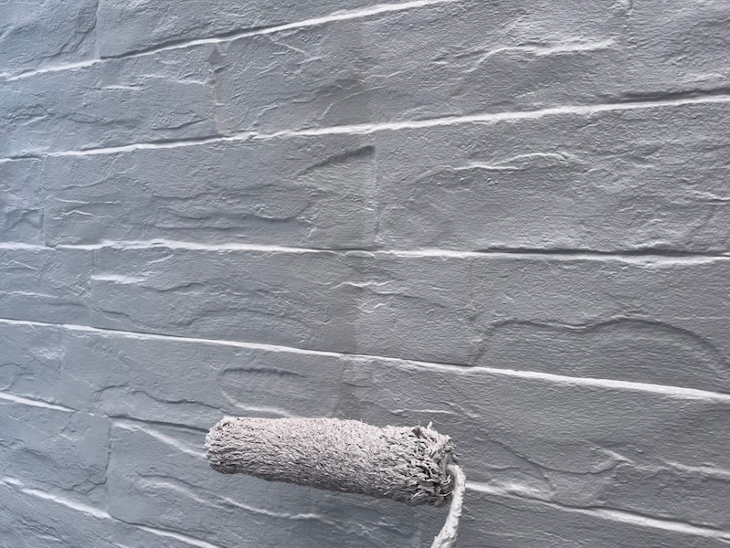 外壁塗装の中塗りと上塗り工程、外壁の塗り回数について|長野県松本市