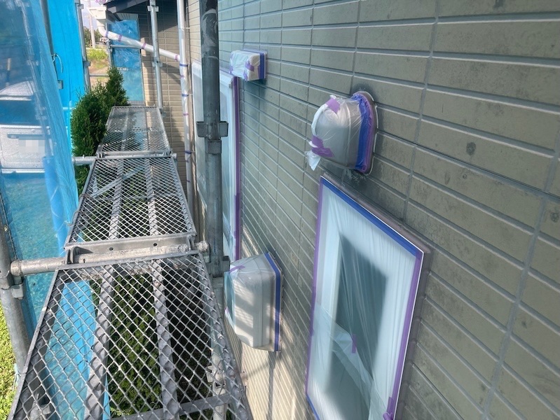 長野県東筑摩郡|現場環境を守る養生作業〜サイディング釘穴補修〜シーラー下塗りを実施