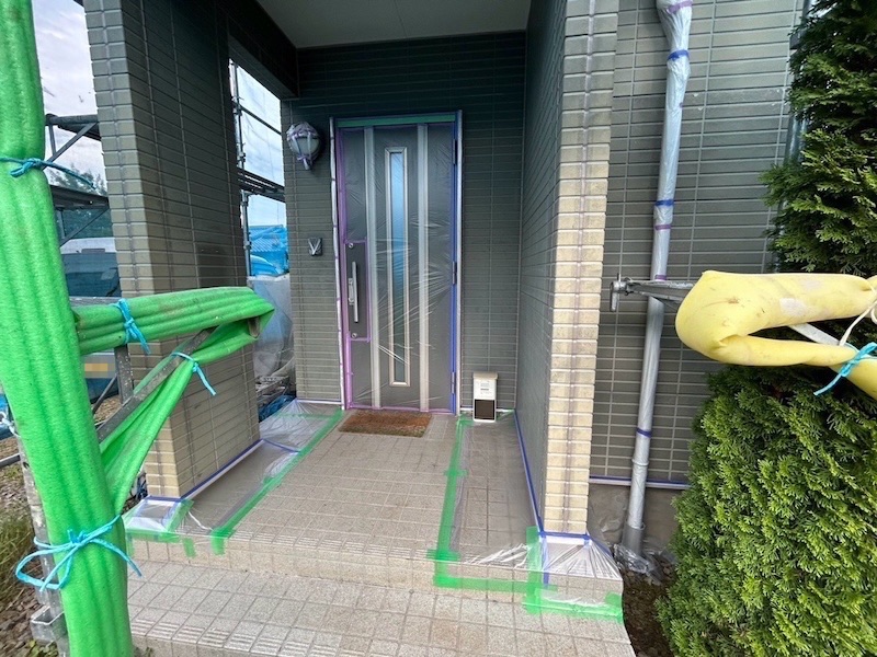 長野県東筑摩郡|現場環境を守る養生作業〜サイディング釘穴補修〜シーラー下塗りを実施