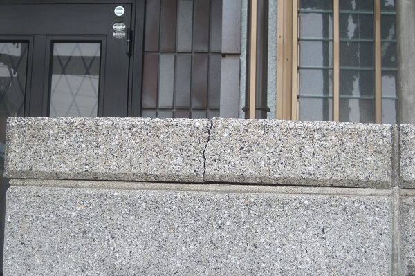長野県飯田市　外壁塗装　ブロック塀補修工事　外壁の苔