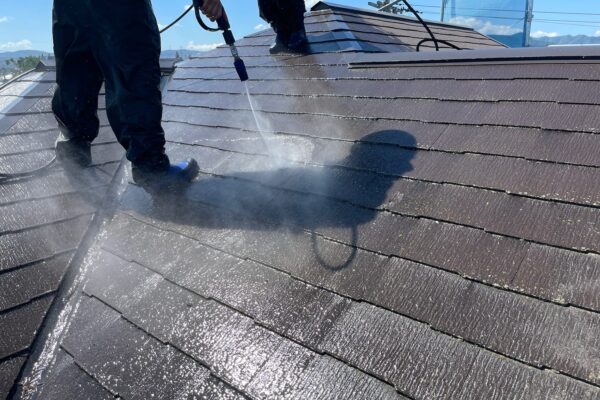 長野県塩尻市　M様邸　外壁・屋根塗装工事　屋根の高圧洗浄