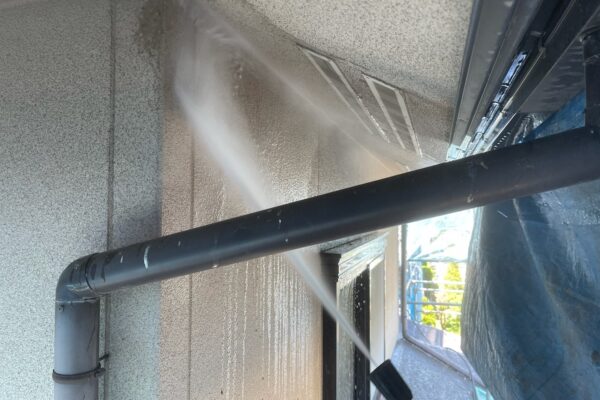 長野県塩尻市　M様邸　外壁・屋根塗装工事　塗装工事は下地処理が大事！高圧洗浄作業
