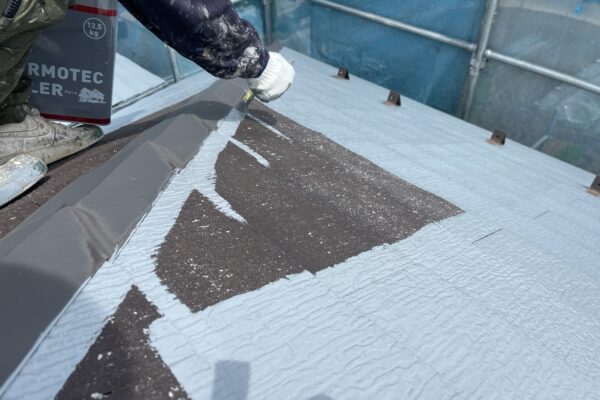 長野県塩尻市　M様邸　外壁・屋根塗装工事　屋根塗装　細かいところはハケ塗りが最適！