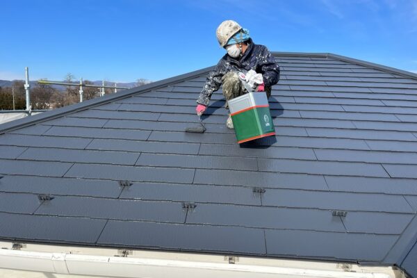 長野県茅野市　M様邸　屋根・外壁塗装工事　屋根遮熱塗装完了！屋根の中塗り～上塗り