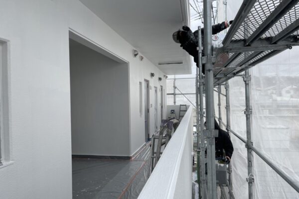 長野県松本市　アパート屋根・外壁塗装工事　きれいな現場を保つために必要な養生作業