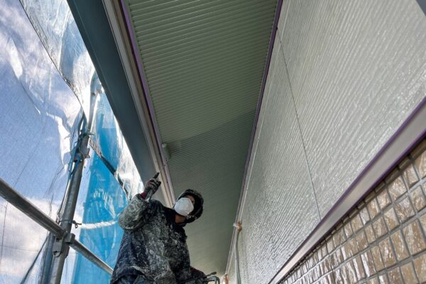 長野県諏訪市　N様邸　屋根・外壁塗装工事　軒天井の塗装を行いました！