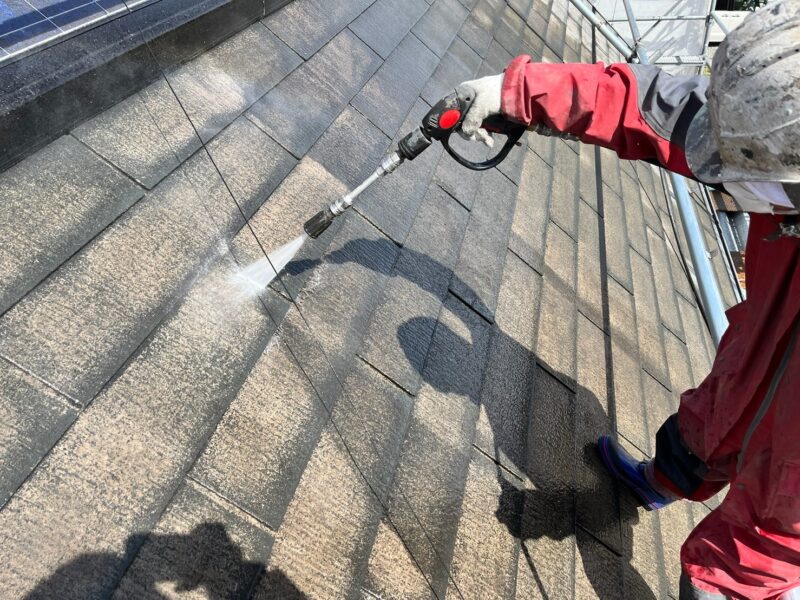 長野県上伊那郡　O様邸　屋根・外壁塗装工事　屋根の高圧洗浄作業