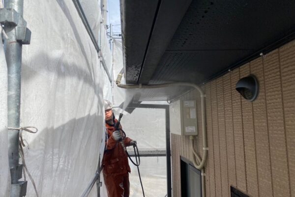 長野県上伊那郡　O様邸　屋根・外壁塗装工事　外壁の高圧洗浄作業