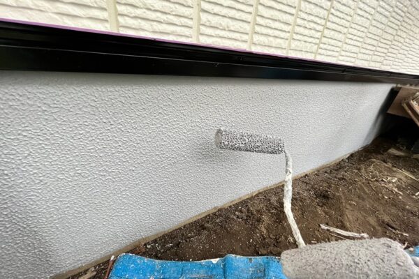 長野県上伊那郡　O様邸　屋根・外壁塗装工事　基礎塗装を行いました！