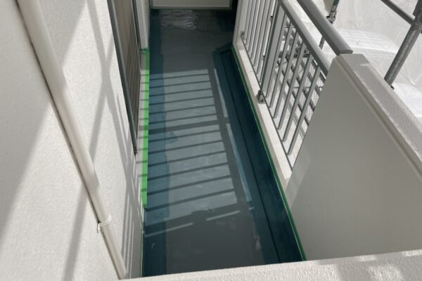長野県松本市　アパート屋根塗装・外壁塗装工事　ベランダ防水の劣化を放置するのは危険！