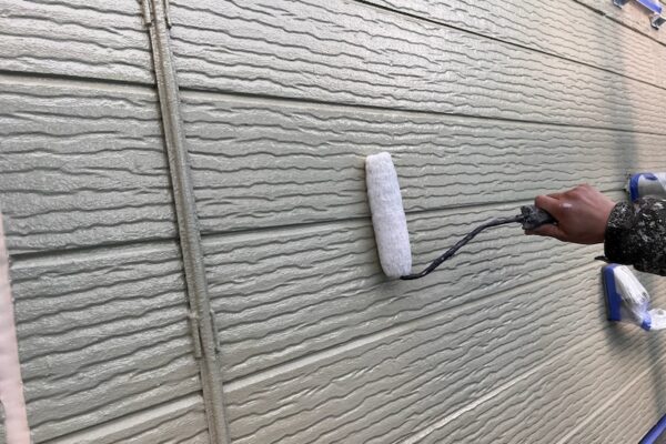長野県松本市　S様邸　屋根塗装・外壁塗装工事　外壁の下塗り　シーラー塗布